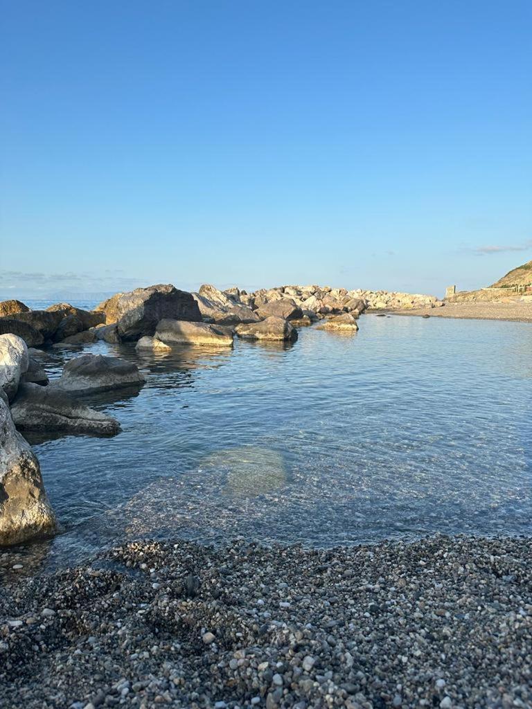Vento Di Mare Aparthotel ปิไรโน ภายนอก รูปภาพ